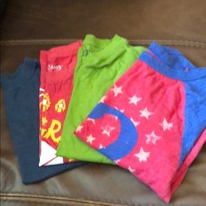 Boys T-shirts size XS (4/5)